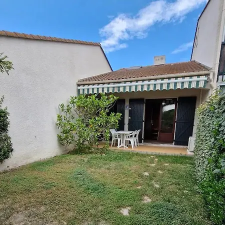 Holiday home Hameau Du Rivage Maison En Duplex En Rez De Jardin, Avec Piscine , Proche Plage, Parking Privatif *
